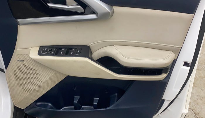 2022 KIA CARENS LUXURY PLUS 1.5 DIESEL AT 7 STR, Diesel, Automatic, 1,22,983 km, Driver Side Door Panels Control