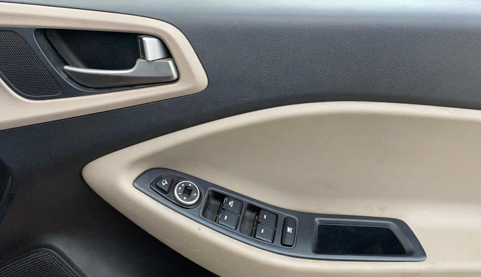 2015 Hyundai Elite i20 SPORTZ 1.2, Petrol, Manual, 51,564 km, Driver Side Door Panels Control