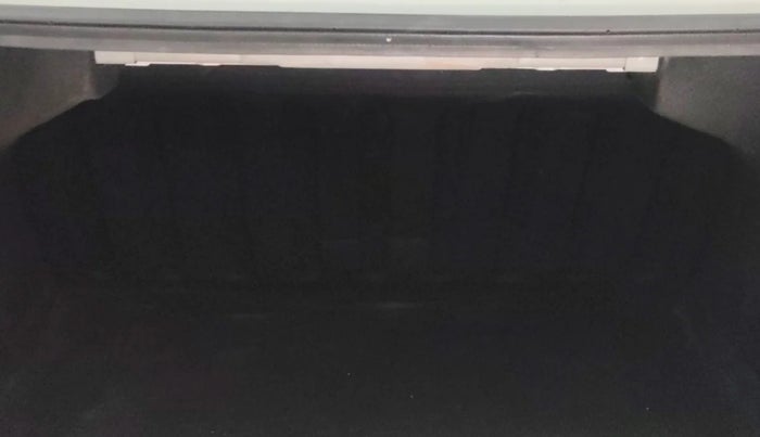 2016 Hyundai Xcent SX 1.2 (O), Petrol, Manual, 38,314 km, Boot Inside