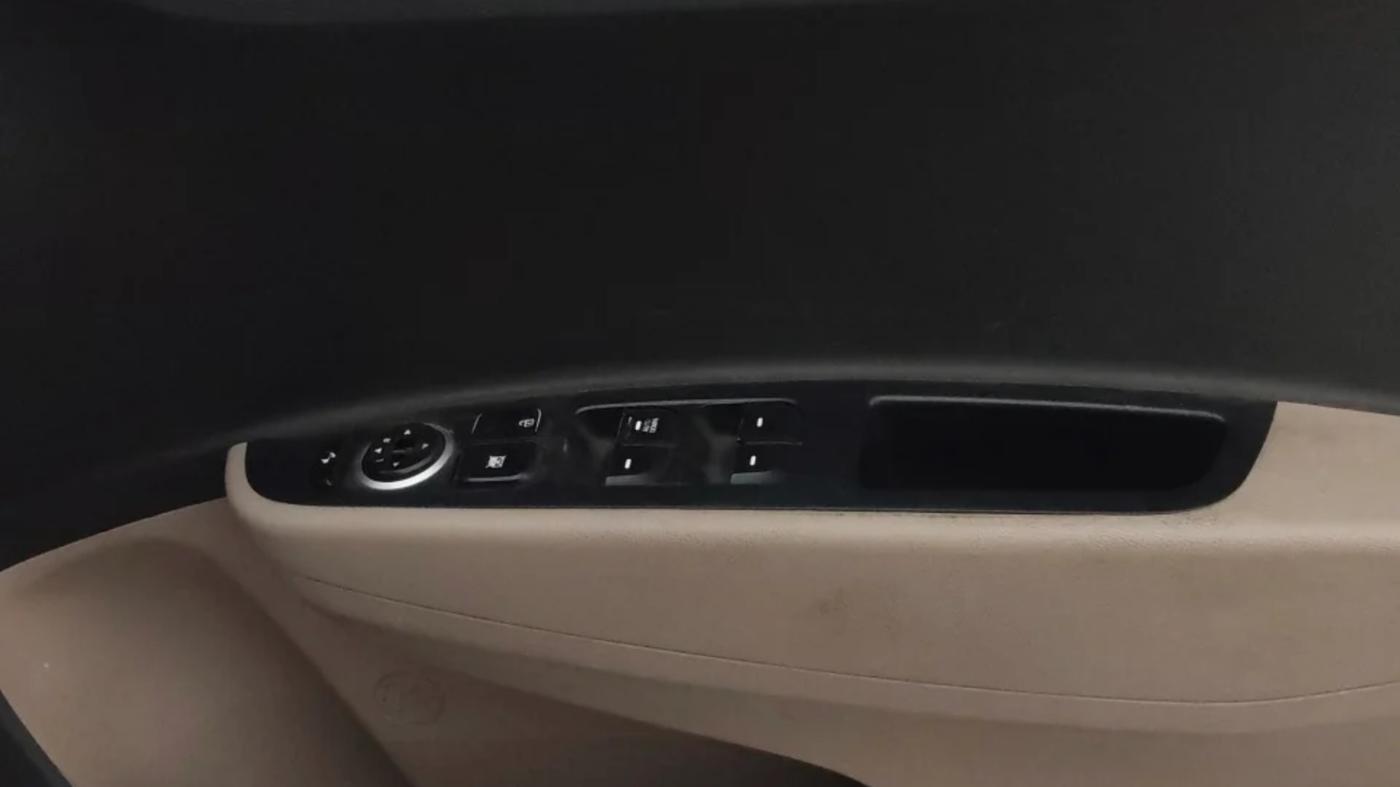 2016 Hyundai Xcent SX 1.2 (O), Petrol, Manual, 38,283 km, Driver Side Door Panels Control