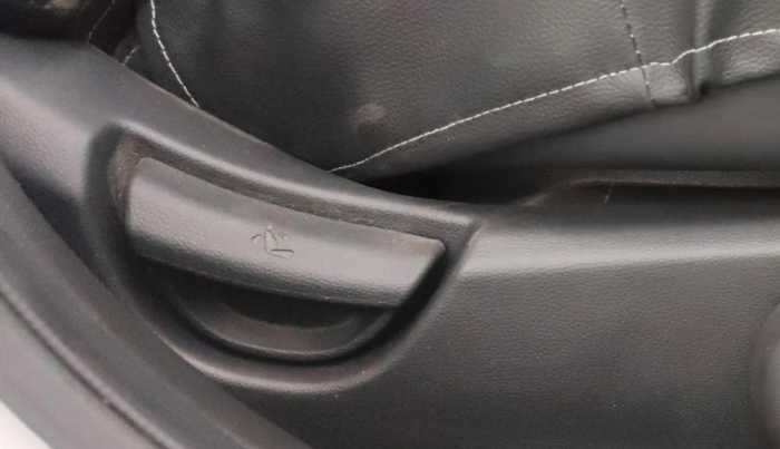 2016 Hyundai Xcent SX 1.2 (O), Petrol, Manual, 38,314 km, Driver Side Adjustment Panel