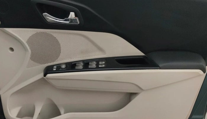 2021 Mahindra XUV300 W8 (O) 1.5 DIESEL, Diesel, Manual, 1,12,292 km, Driver Side Door Panels Control