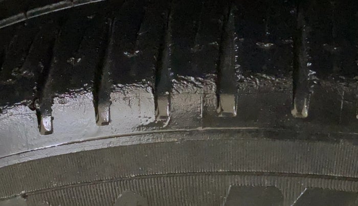 2015 Maruti Swift VXI, Petrol, Manual, 1,01,603 km, Right Rear Tyre Tread