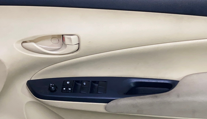 2020 Toyota YARIS J MT, Petrol, Manual, 53,019 km, Driver Side Door Panels Control