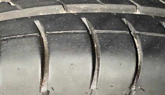 2014 Hyundai Elite i20 MAGNA 1.2, Petrol, Manual, 56,694 km, Right Front Tyre Tread