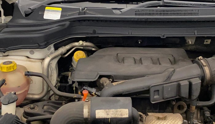 2023 Mahindra XUV300 W6 1.2 PETROL AMT, Petrol, Automatic, 33,518 km, Engine View - Right