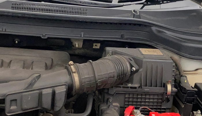 2023 Mahindra XUV300 W6 1.2 PETROL AMT, Petrol, Automatic, 33,518 km, Engine View - Left