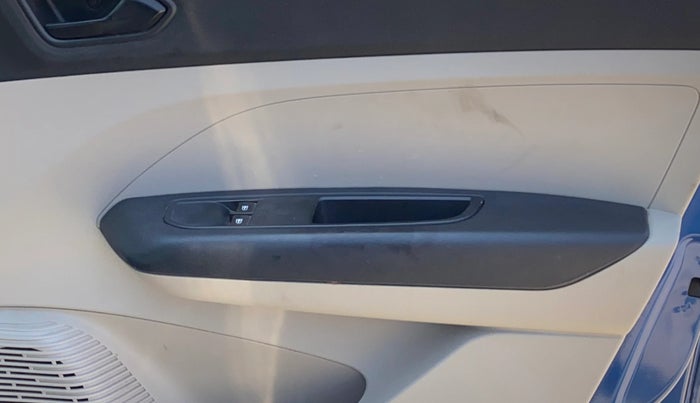 2019 Renault TRIBER RXL MT, Petrol, Manual, 67,334 km, Driver Side Door Panels Control