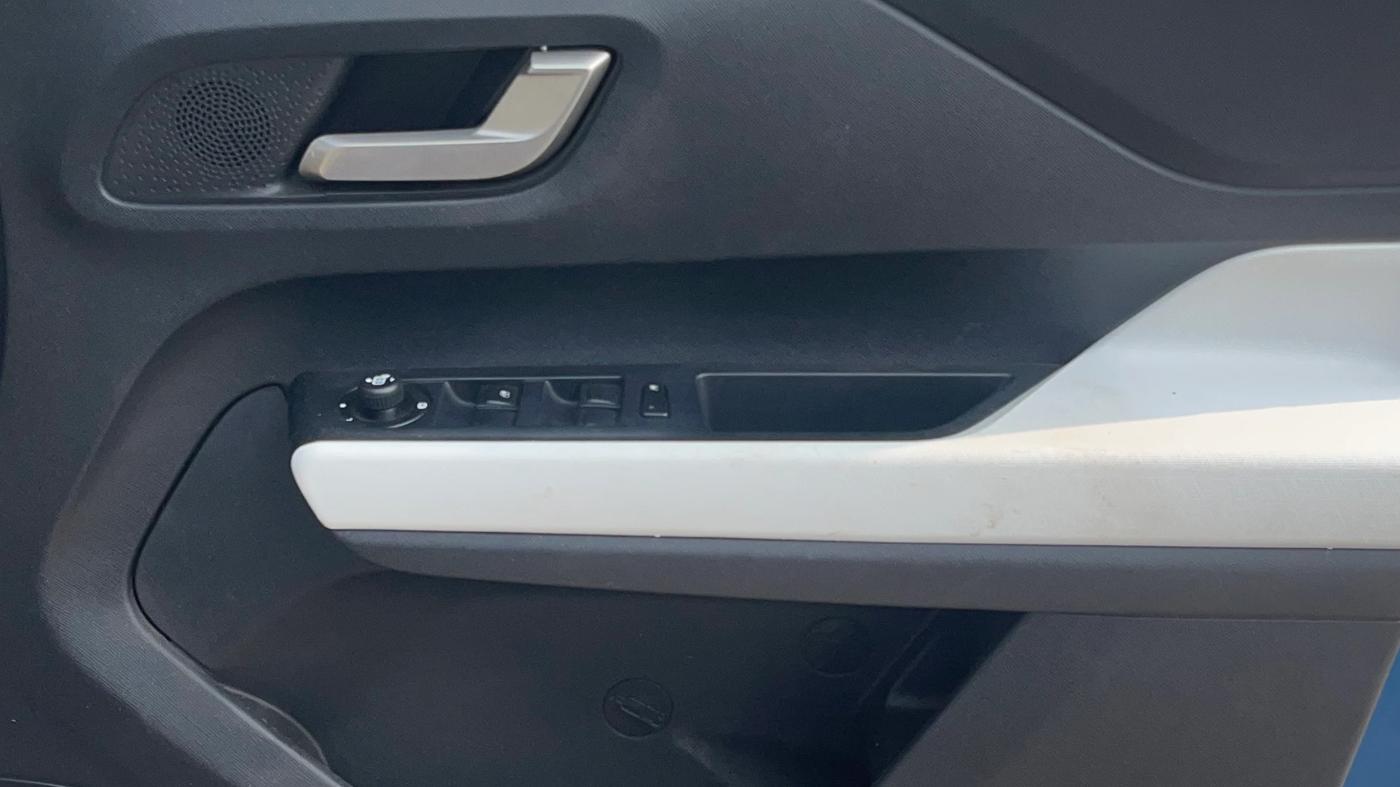 2024 Tata PUNCH Creative Plus, Petrol, Manual, 14,004 km, Driver Side Door Panels Control