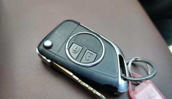 2023 Maruti BREZZA VXI SMART HYBRID, Petrol, Manual, 60,306 km, Key Close Up