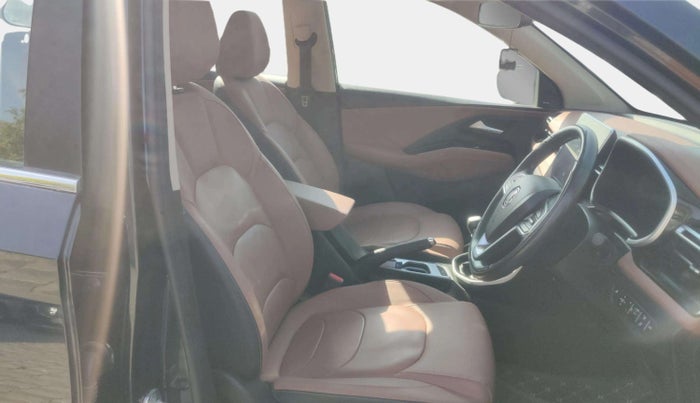 2023 MG HECTOR PLUS SHARP PRO 2.0 TURBO DIESEL 7 STR, Diesel, Manual, 28,236 km, Right Side Front Door Cabin