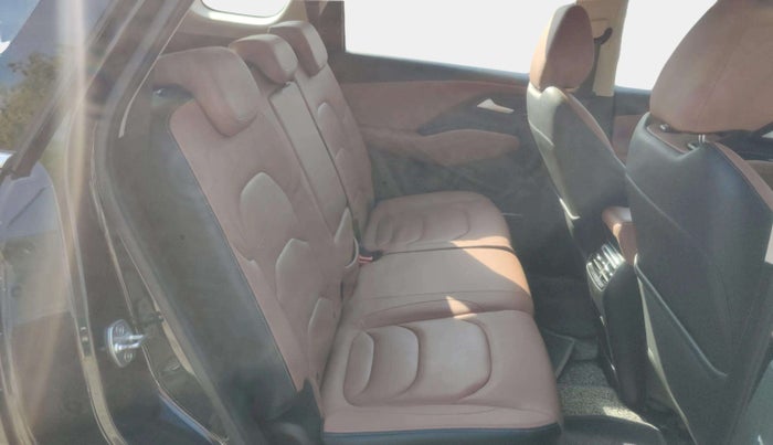 2023 MG HECTOR PLUS SHARP PRO 2.0 TURBO DIESEL 7 STR, Diesel, Manual, 28,236 km, Right Side Rear Door Cabin