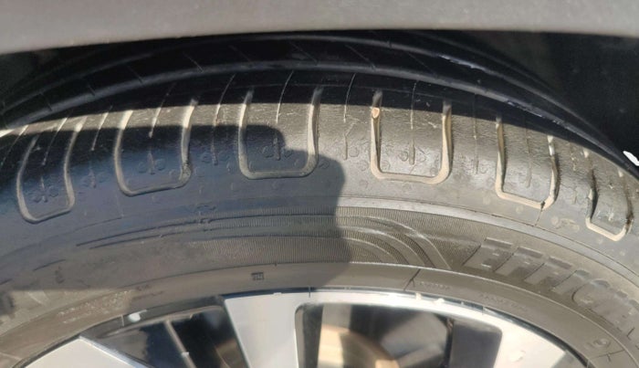 2023 MG HECTOR PLUS SHARP PRO 2.0 TURBO DIESEL 7 STR, Diesel, Manual, 28,236 km, Right Front Tyre Tread