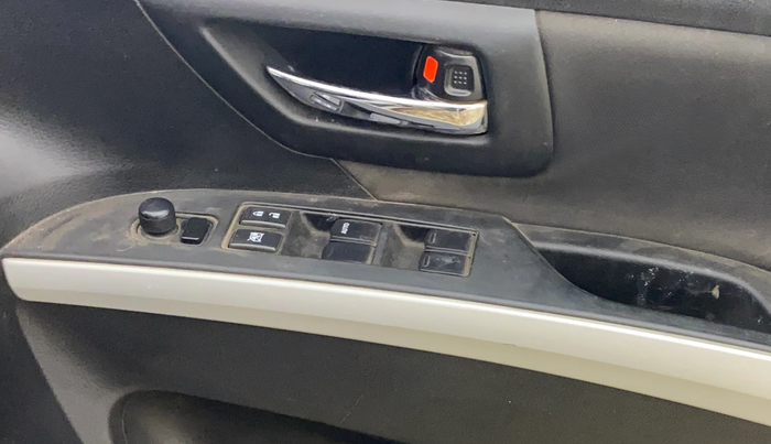 2016 Maruti S Cross ZETA 1.3, Diesel, Manual, 1,32,425 km, Driver Side Door Panels Control