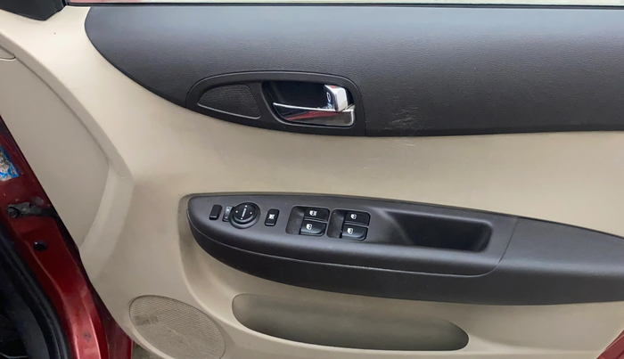 2013 Hyundai i20 SPORTZ 1.2, Petrol, Manual, 87,769 km, Driver Side Door Panels Control