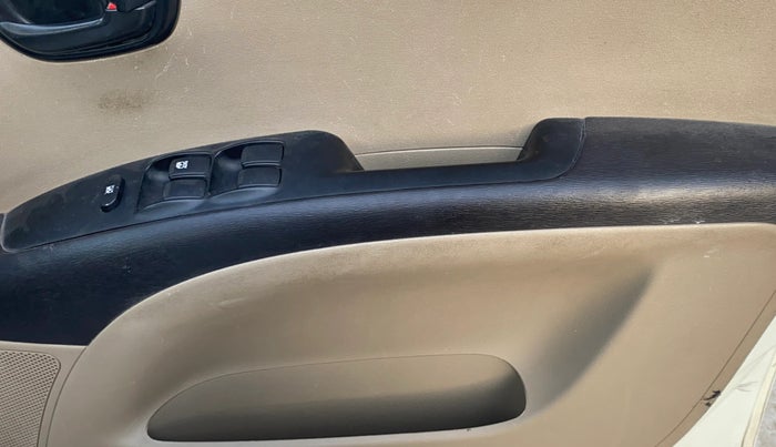 2014 Hyundai i10 MAGNA 1.1, Petrol, Manual, 53,673 km, Driver Side Door Panels Control