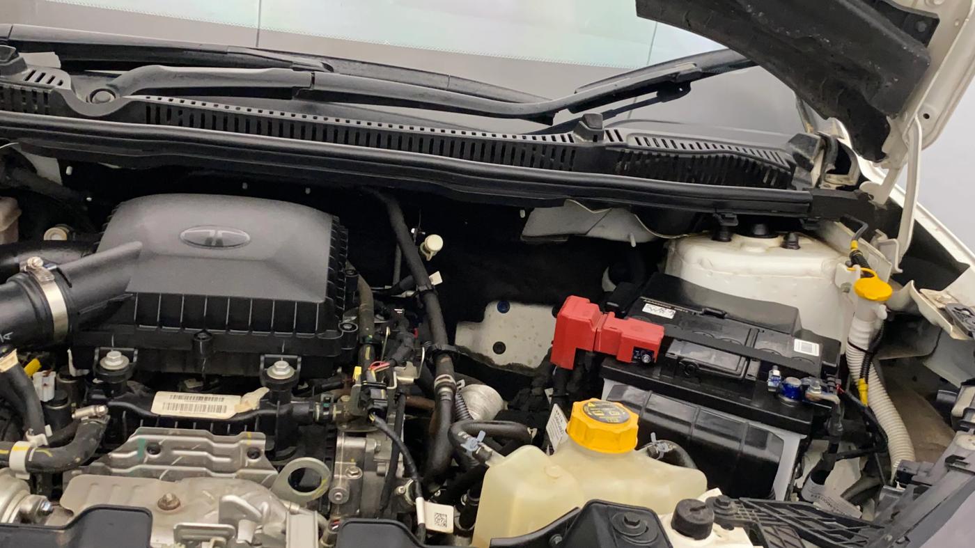 2024 Tata NEXON FEARLESS DUAL TONE 1.2 PETROL, Petrol, Manual, 28,661 km, Engine View - Left
