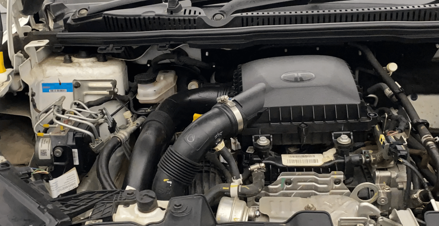2024 Tata NEXON FEARLESS DUAL TONE 1.2 PETROL, Petrol, Manual, 28,661 km, Engine View - Right