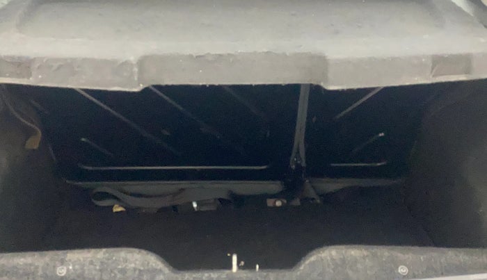 2014 Fiat Grand Punto DYNAMIC 1.3, Diesel, Manual, 1,12,238 km, Boot Inside