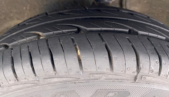 2016 Maruti Alto 800 LXI, Petrol, Manual, 43,687 km, Left Front Tyre Tread