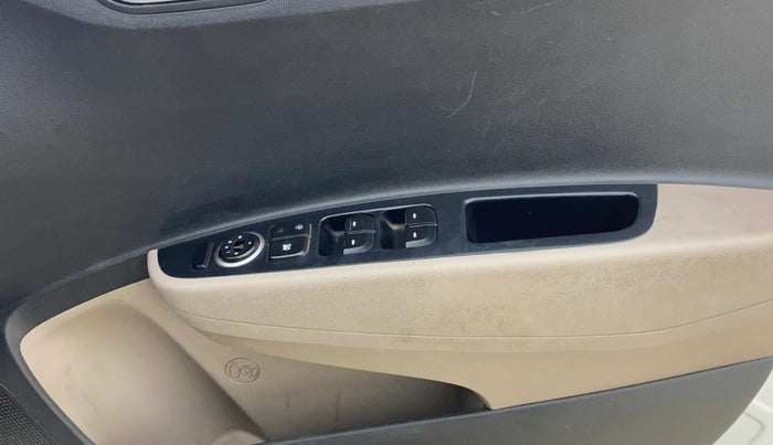 2017 Hyundai Grand i10 SPORTZ (O) 1.2 U2 CRDI, Diesel, Manual, 1,44,028 km, Driver Side Door Panels Control