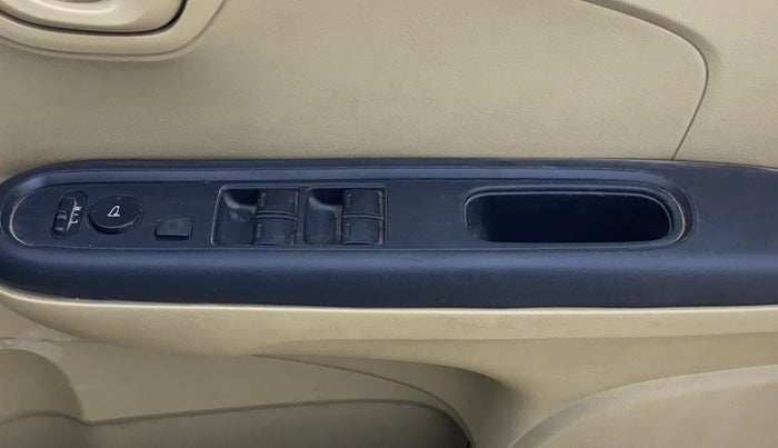 2017 Honda Amaze 1.2L I-VTEC S, CNG, Manual, 1,23,553 km, Driver Side Door Panels Control