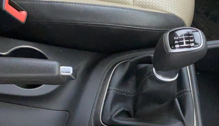 2017 Hyundai Verna 1.6 VTVT SX O, Petrol, Manual, 85,565 km, Gear Lever