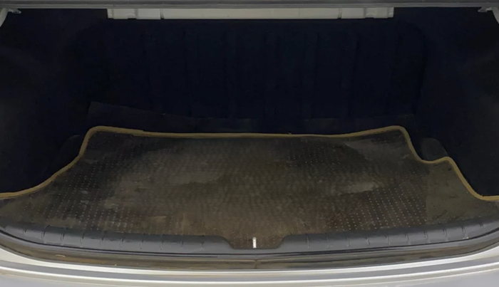 2017 Hyundai Verna 1.6 VTVT SX O, Petrol, Manual, 85,565 km, Boot Inside