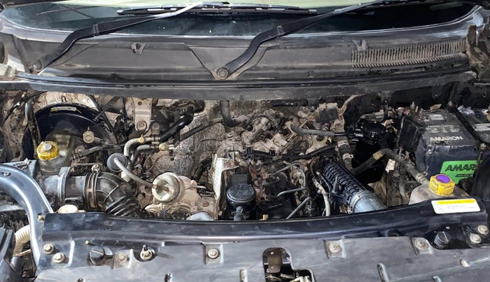 2016 Mahindra TUV300 T4, Diesel, Manual, 45,086 km, Engine View