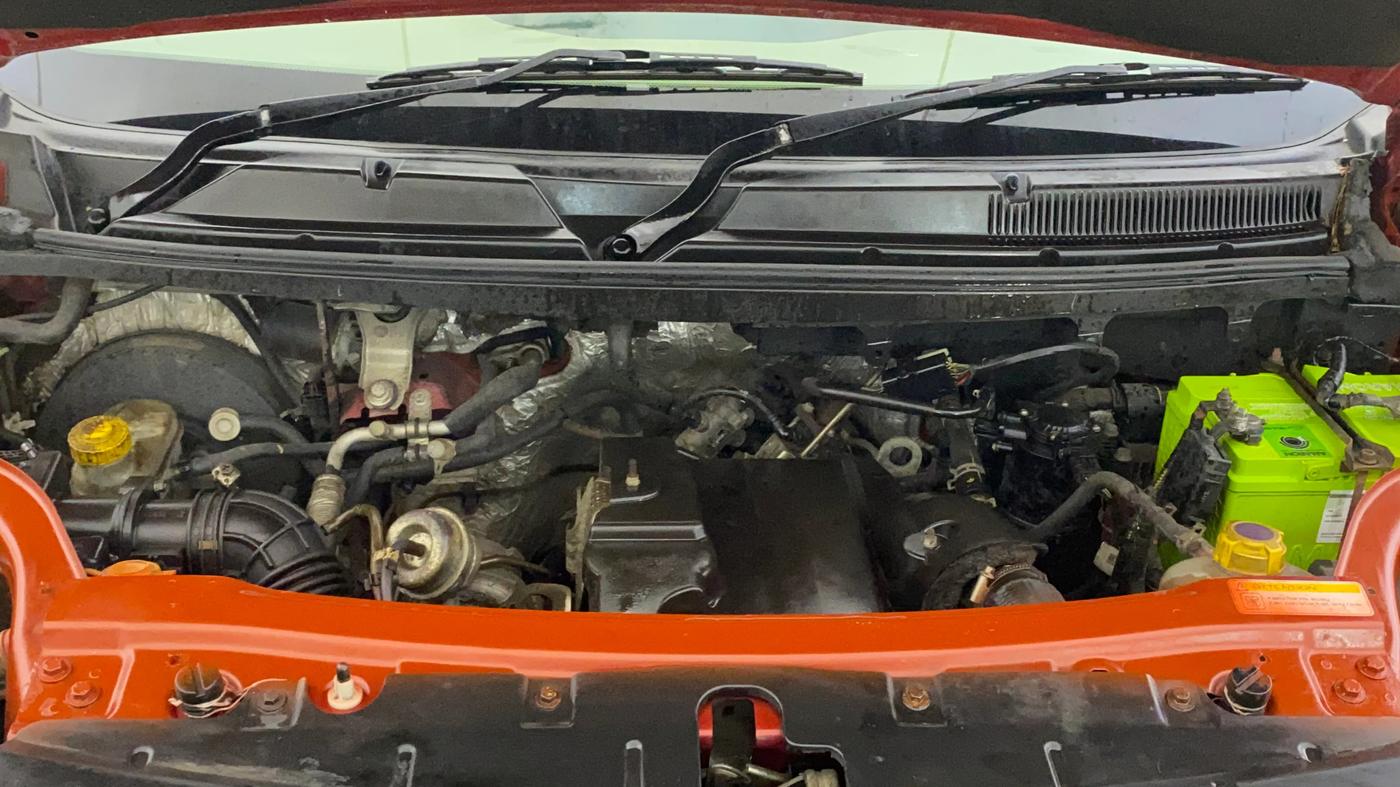 2018 Mahindra TUV300 T10, Diesel, Manual, 63,280 km, Engine View