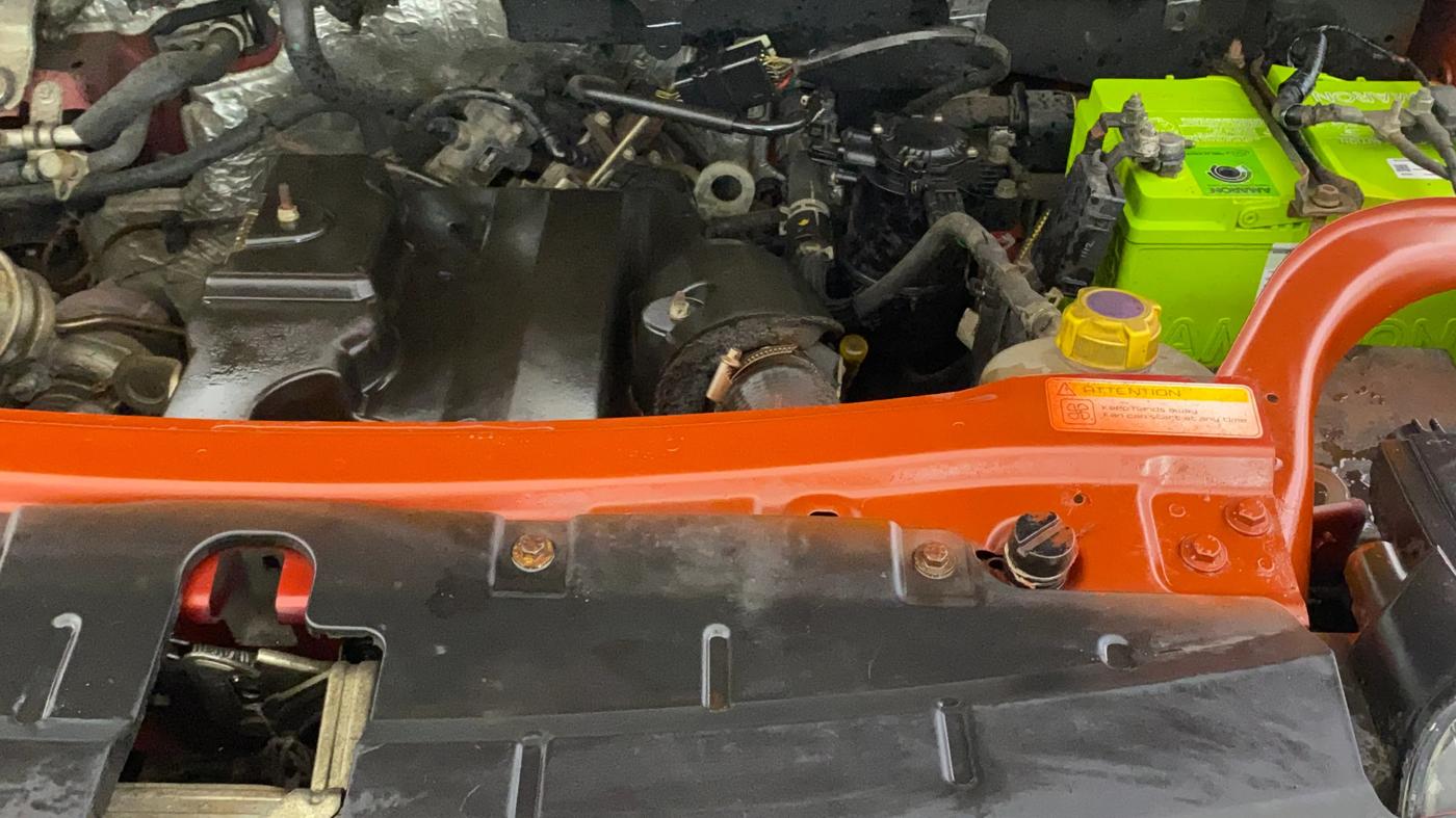 2018 Mahindra TUV300 T10, Diesel, Manual, 63,280 km, Engine View - Left