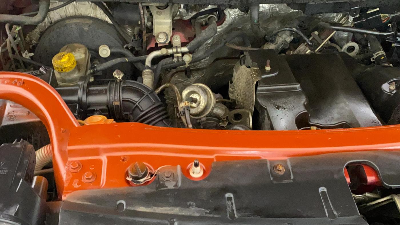 2018 Mahindra TUV300 T10, Diesel, Manual, 63,280 km, Engine View - Right