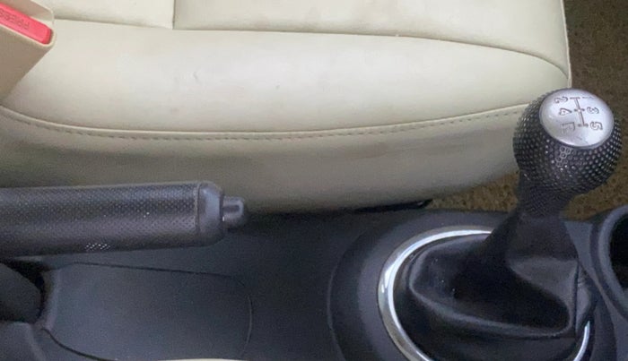 2014 Honda Mobilio 1.5L I-VTEC V, Petrol, Manual, 57,218 km, Gear Lever