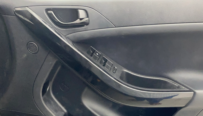 2022 Tata NEXON XZ PLUS DIESEL DARK EDITION, Diesel, Manual, 88,407 km, Driver Side Door Panels Control