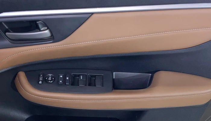 2024 Honda ELEVATE ZX CVT, Petrol, Automatic, 17,552 km, Driver Side Door Panels Control