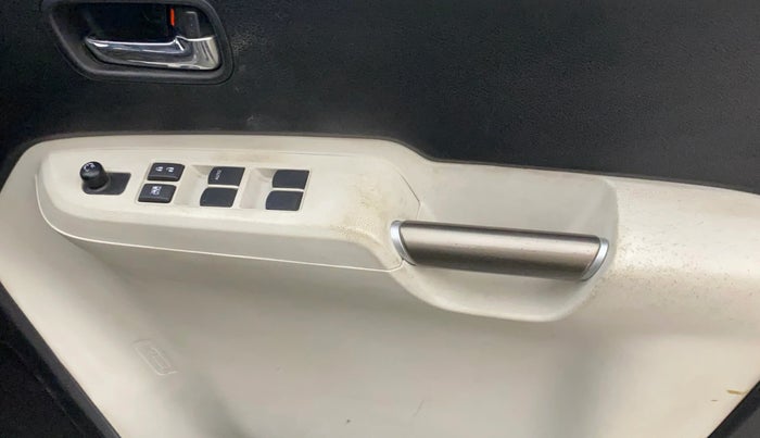 2017 Maruti IGNIS DELTA 1.2 AMT, Petrol, Automatic, 33,191 km, Driver Side Door Panels Control