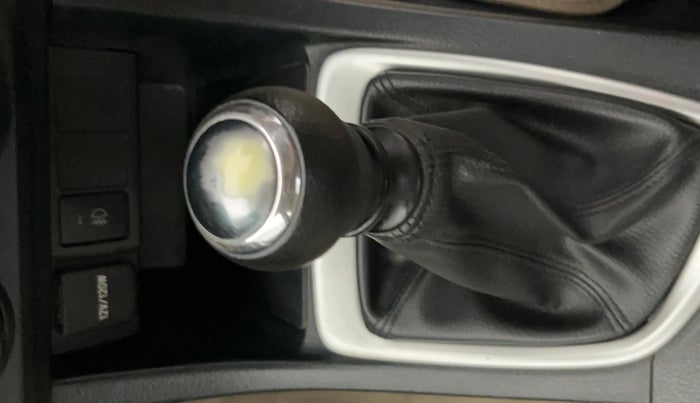 2015 Toyota Corolla Altis JS PETROL, Petrol, Manual, 58,981 km, Gear Lever