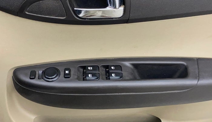 2013 Hyundai i20 MAGNA 1.2, Petrol, Manual, 1,14,467 km, Driver Side Door Panels Control