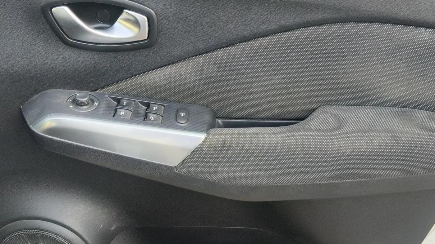 2021 Nissan Kicks XV PREMIUM TURBO 1.3 CVT, Petrol, Automatic, 52,747 km, Driver Side Door Panels Control