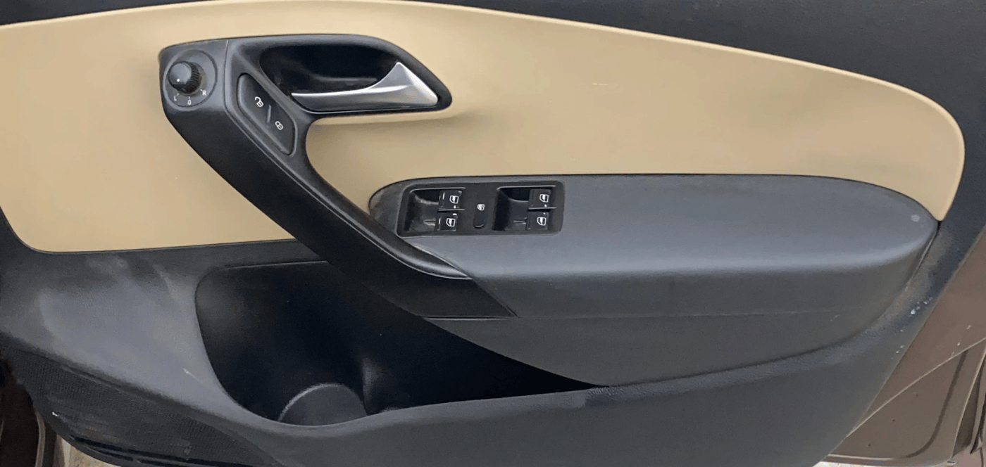2017 Volkswagen Ameo COMFORTLINE 1.5 AT, Diesel, Automatic, 89,547 km, Driver Side Door Panels Control