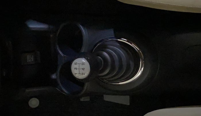 2015 Honda Amaze 1.2L I-VTEC SX, Petrol, Manual, 1,09,430 km, Gear Lever