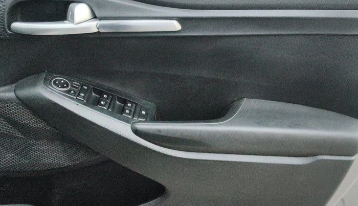 2019 KIA SELTOS HTK PLUS 1.5, Petrol, Manual, 1,48,858 km, Driver Side Door Panels Control