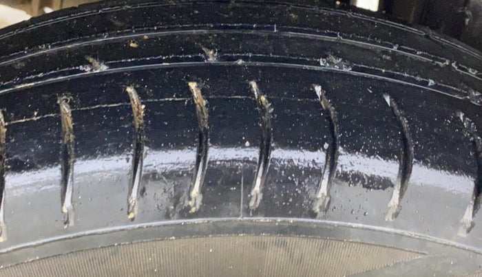 2018 Maruti Eeco 5 STR WITH A/C+HTR, CNG, Manual, 36,171 km, Left Rear Tyre Tread