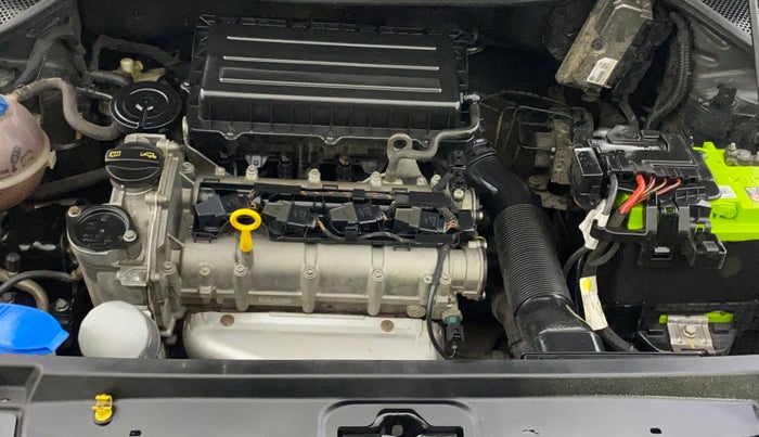 2016 Volkswagen Vento HIGHLINE 1.6 MPI, Petrol, Manual, 1,13,438 km, Engine View