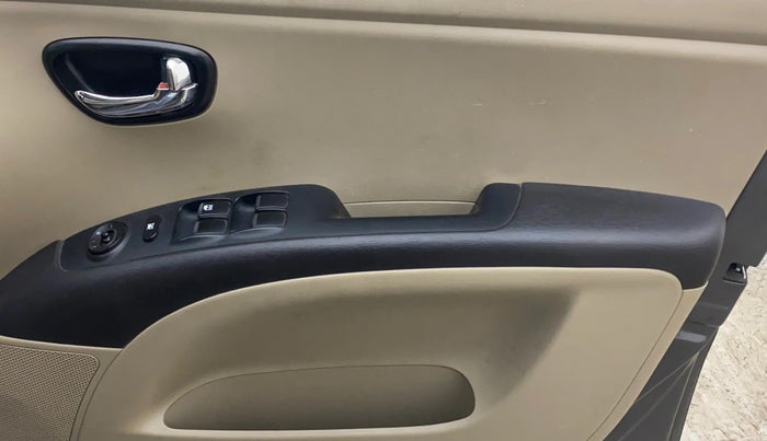 2013 Hyundai i10 MAGNA 1.2, Petrol, Manual, 48,696 km, Driver Side Door Panels Control