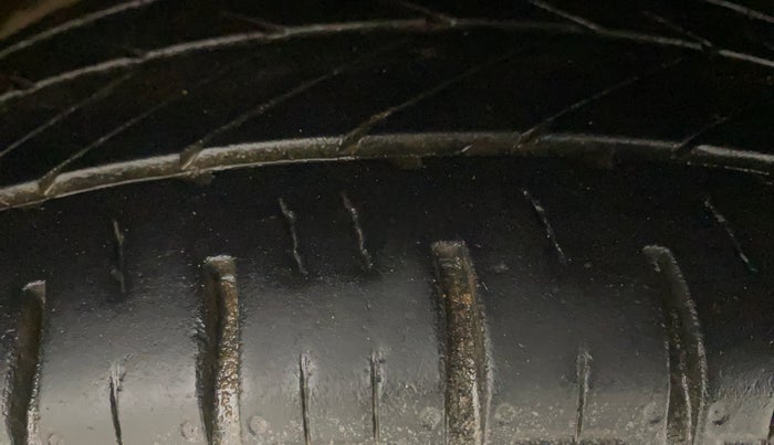 2018 Maruti Ertiga ZXI+, Petrol, Manual, 95,323 km, Right Front Tyre Tread