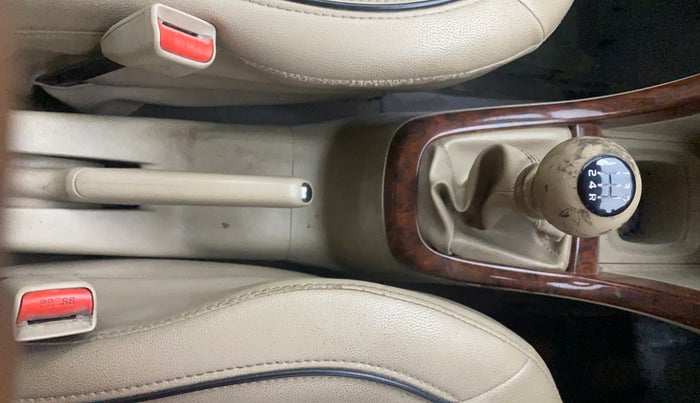 2018 Maruti Ertiga ZXI+, Petrol, Manual, 95,323 km, Gear Lever