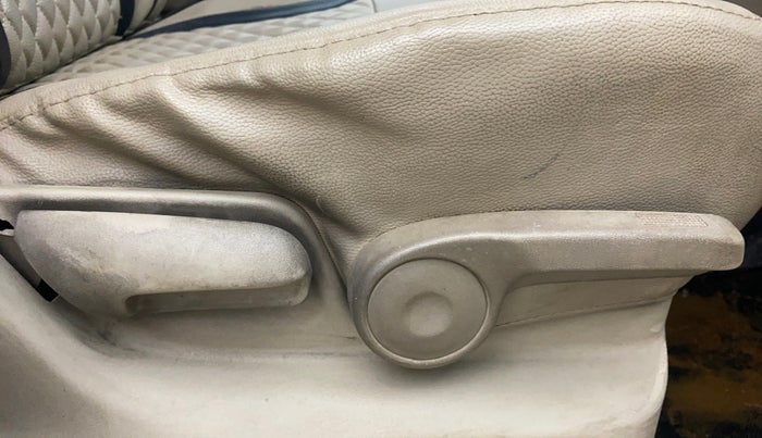 2018 Maruti Ertiga ZXI+, Petrol, Manual, 95,323 km, Driver Side Adjustment Panel