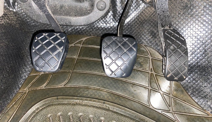 2012 Skoda Rapid ELEGANCE 1.6 MPI MT, Petrol, Manual, 1,04,264 km, Pedals