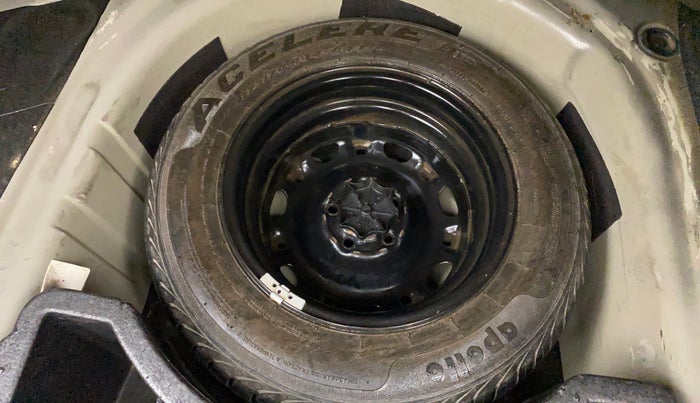 2012 Skoda Rapid ELEGANCE 1.6 MPI MT, Petrol, Manual, 1,04,264 km, Spare Tyre